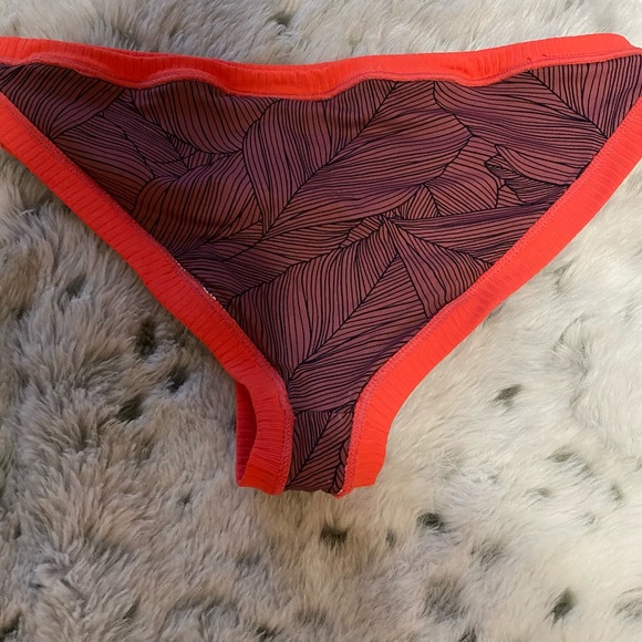 NWOT Maaji Reversible Bikini bottoms size Medium - Picture 6 of 7